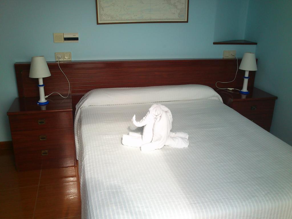 Hotel Brisamar Banugues Phòng bức ảnh